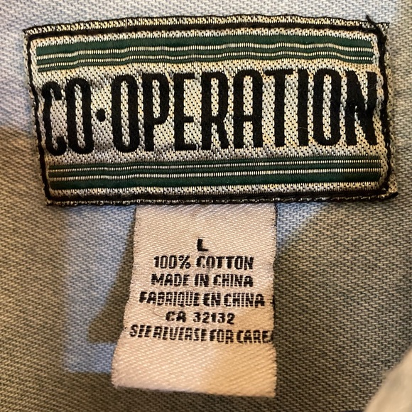 Vintage 90s Denim Button Down Men’s Large Shirt w patch on bottom right wrist 🔥 - Picture 4 of 7